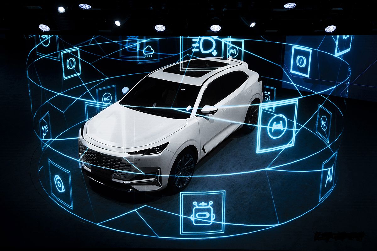 在这种前后“夹击”的情况下