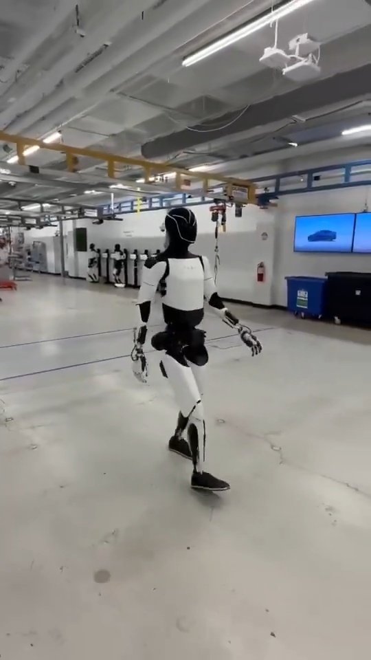 使得辅助储气筒内的辅助制动气体输送至第一电驱桥制动气室内