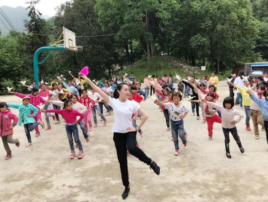 以冠军为纽带的公益志愿服务：奔跑的蜗牛用榜