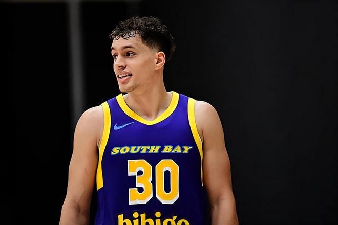 南湾湖人逆转胜撕裂城混音 马尼恩15+7助球队取关