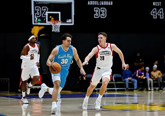 南湾湖人逆转胜撕裂城混音 马尼恩15+7助球队取关