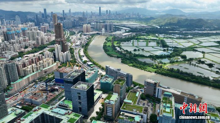 粤港澳全运会圣火在南粤大地绘圆圈，象征三地