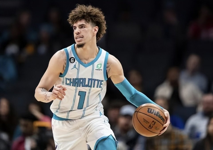 三球争议动作致热火球员伤退 黄蜂险胜抢下季后