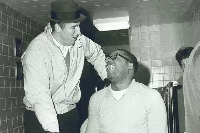 文班亚马遭遇脑震荡退赛 马刺系列赛1-1平开拓者