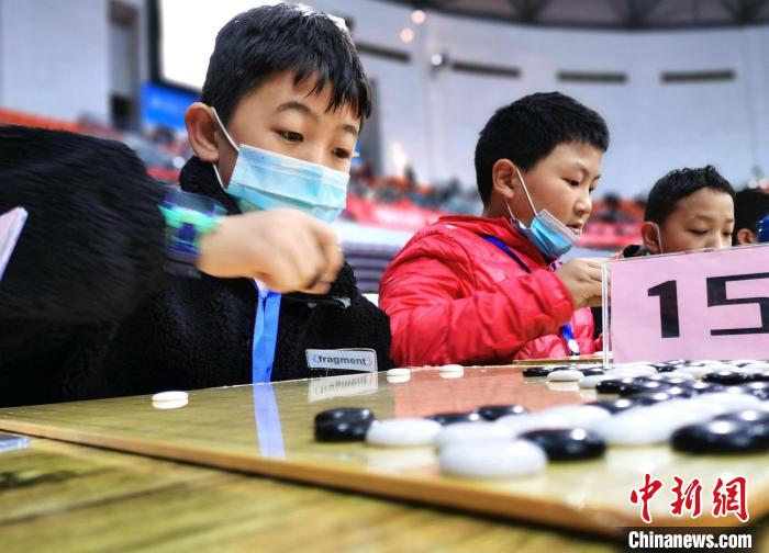 青海十年体育基建升级 冰壶射箭进校园